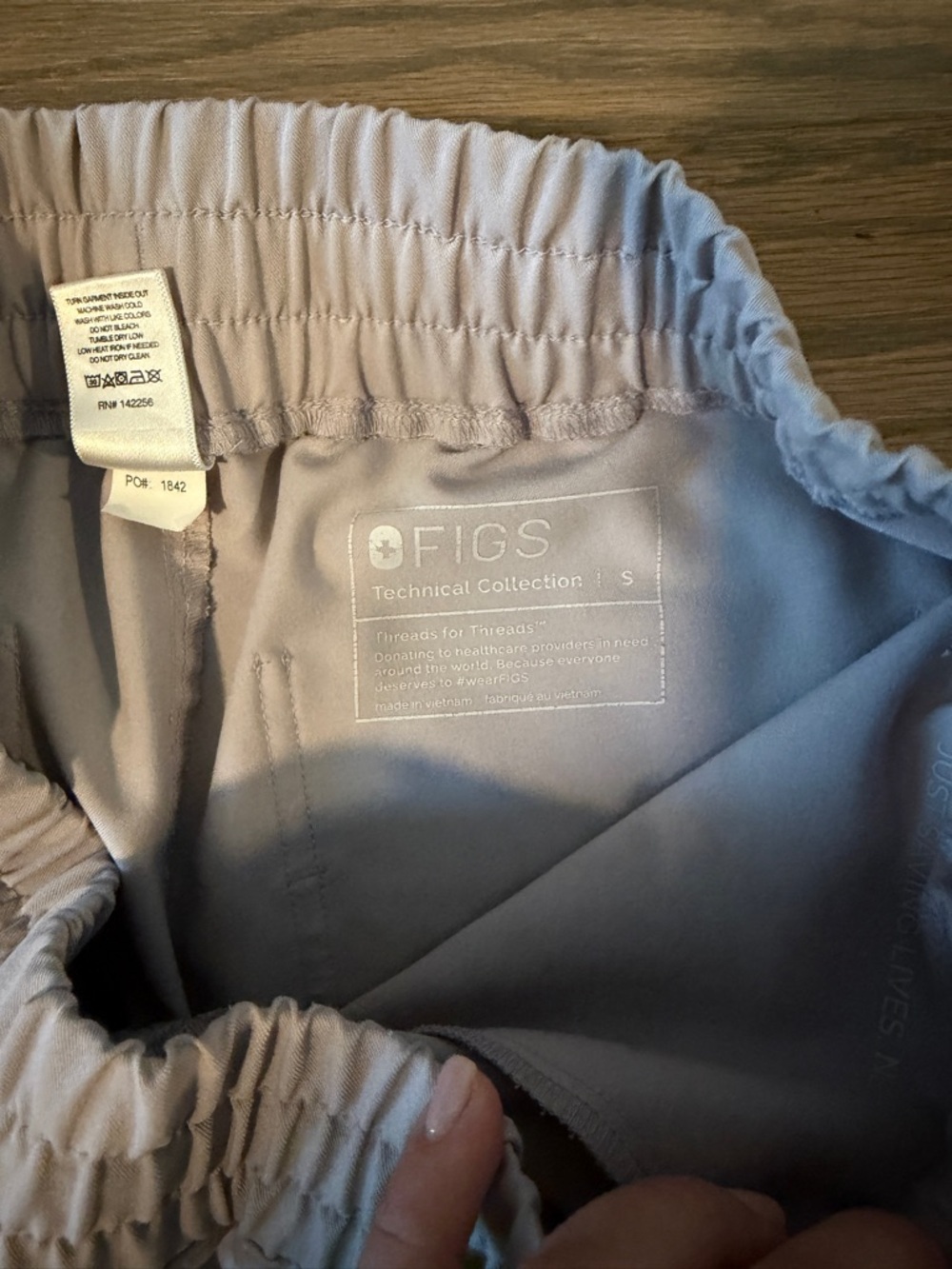 FIGS Slate scrub set Top & Jogger pants - Picture 6 of 7